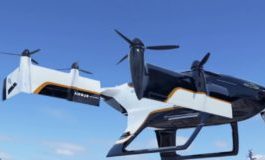 H Airbus παρουσίασε το πρωτότυπο ενός πλήρους αυτόνομου ιπτάμενου ταξί της Vahana, θυγατρικής της γαλλικής εταιρίας, στο Bourget Air Show, το οποίο πραγματοποιείται αυτή την εβδομάδα στο Παρίσι.
