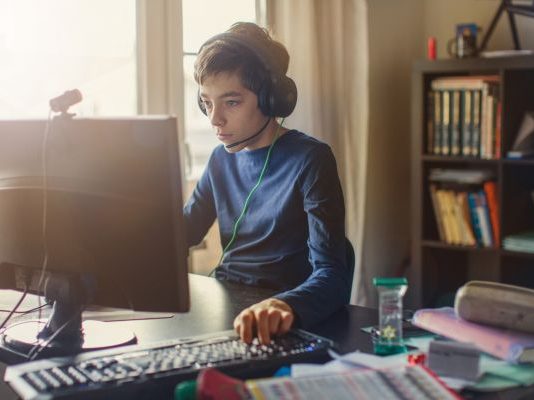 Παιδί και ηλεκτρονικά παιχνίδια: Μήπως το πάθος του είναι επικίνδυνο;