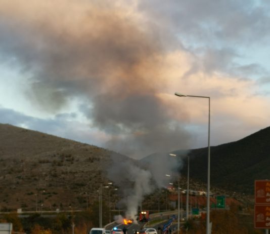 Σιάτιστα – Φωτιά σε ΙΧ στον κόμβο της Εγνατίας – Μπάρα . Φώτο – Video !!