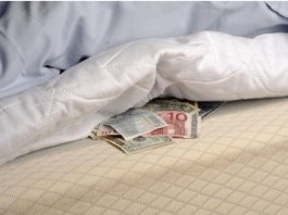 Σε 25 δισ. ευρώ υπολογίζονται τα μετρητά που κρατούν οι Έλληνες. Μεγάλες εισροές κεφαλαίων σε αμοιβαία ομολόγων και μετοχών.