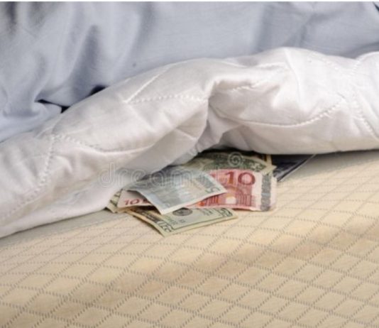 Σε 25 δισ. ευρώ υπολογίζονται τα μετρητά που κρατούν οι Έλληνες. Μεγάλες εισροές κεφαλαίων σε αμοιβαία ομολόγων και μετοχών.