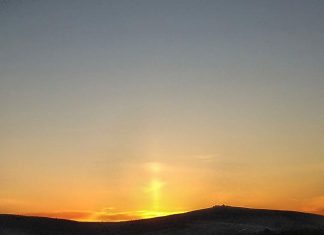 Το πρώτο πράγμα που έκανε ο 50χρονος από την Σιάτιστα, που νίκησε τον κορωνοϊό, ήταν να πάει στα κοιμητήρια και να ανάψει δύο κεριά στον αδερφό και τη μητέρα του, που δυστυχώς τόσο άδικα, έφυγαν..