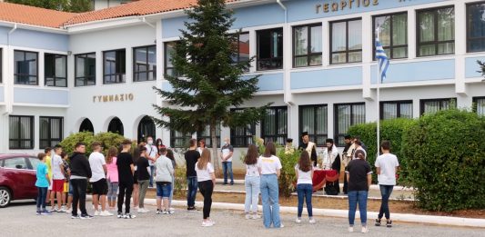 Σιάτιστα – Ο Αγιασμός στο Γυμνάσιο Λύκειο Γ. Παπαγεωργίου !! Video * Φώτο