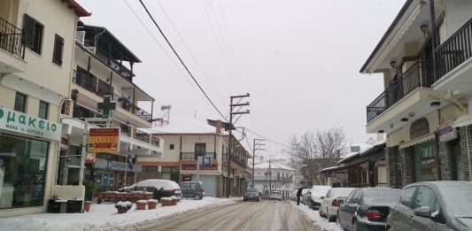 Στα λευκά η Βόρεια Ελλάδα – Χιόνια σε Φλώρινα, Γρεβενά και Μέτσοβο