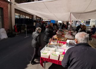 Λαϊκή Σιάτιστας … γυμνή γυναίκα έκοβε βόλτες !!