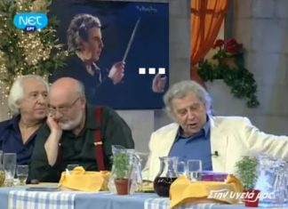 Όταν οι Σιατιστινοί το 1964 σήκωναν ψηλά στα χέρια τον Μίκη Θεοδωράκη – Γιατί ο Μίκης είχε βγει μετά τα μεσάνυχτα στους δρόμους της Κοζάνης και φώναζε “Λαέ της Κοζάνης δε μου δίνουν δωμάτιο να κοιμηθώ” (Βίντεο)