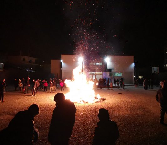 Σιάτιστα – Άναψε η Κλαδαριά στο 2ο Δημοτικό Σχολείο Σιάτιστας Φώτο & Video