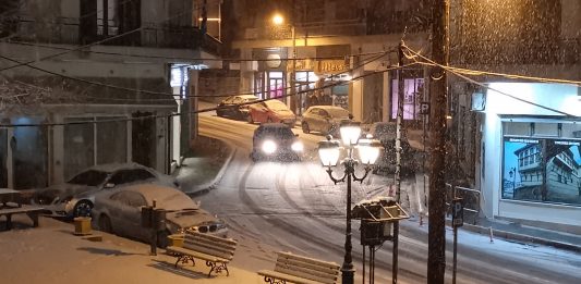 Σιάτιστα – Χιονίζει για τα καλά !! 3 Video