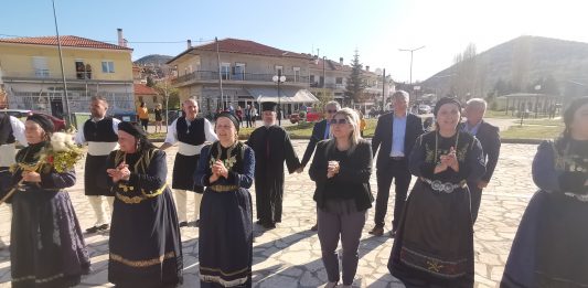«Ο Χορός της Ρόκας», ο τρανός λεγόμενος χορός του Πάσχα, ένα από τα πιο παλαιά έθιμα, αναβίωσε την Τρίτη ημέρα του Πάσχα (26/4), στην Kοινότητα Γαλατινής του Δήμου Βοΐου