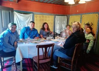 Γενναία Δωρεά – Μετά από σχεδόν 70 χρόνια στρώθηκε το τραπέζι στη σάλα του αρχοντικού Δόλγκηρα και μάλιστα για απογόνους Δόλγκηρα που Δώρισαν το Αρχοντικό τους στους Μαρκίδαι Πούλιου !!!