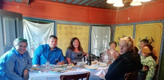 Γενναία Δωρεά – Μετά από σχεδόν 70 χρόνια στρώθηκε το τραπέζι στη σάλα του αρχοντικού Δόλγκηρα και μάλιστα για απογόνους Δόλγκηρα που Δώρισαν το Αρχοντικό τους στους Μαρκίδαι Πούλιου !!!
