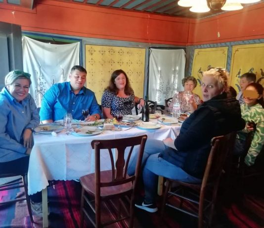 Γενναία Δωρεά – Μετά από σχεδόν 70 χρόνια στρώθηκε το τραπέζι στη σάλα του αρχοντικού Δόλγκηρα και μάλιστα για απογόνους Δόλγκηρα που Δώρισαν το Αρχοντικό τους στους Μαρκίδαι Πούλιου !!!