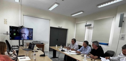 Έπειτα από πρωτοβουλία του Περιφερειάρχη Δυτικής Μακεδονίας Γεώργιου Κασαπίδη, σύσκεψη για τα θέματα του κλάδου της γούνας με τον Αναπληρωτή Υπουργό Ν. Παπαθανάση