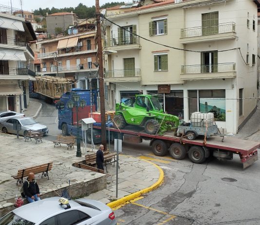 Ένα επικίνδυνο και προβληματικό σημείο αλλάζει εικόνα. «ΠΡΑΣΙΝΟ ΦΩΣ» για το νεο κυκλικό κόμβο στη Μπάρα Σιάτιστας !!!