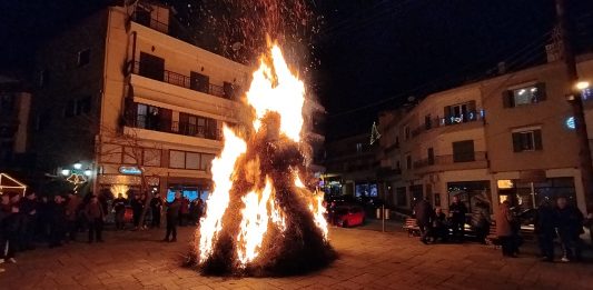 ΣΟΥΡΟΥΒΑ από τον Αμπελουργικό Σύλλογο Σιάτιστας στην πλατεία χώρας !! Βίντεο – φώτο