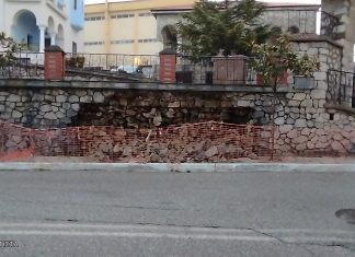 Σιάτιστα – Κατέρρευσε Ντουβάρι Εξωτερικής Περίφραξης της Μητρόπολης Σιατίστης λόγω εργασιών και της έντονης βροχόπτωσης!! Βίντεο – Φωτό