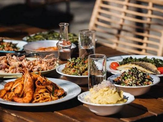 Το ψυχολογικό κόλπο των σούπερ μάρκετ – Γιατί βάζουν τη μαναβική κοντά στην είσοδο