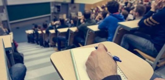 Φοιτητικό επίδομα: Ποιοι και πώς θα λάβουν τη νέα ενίσχυση των 2.500 ευρώ