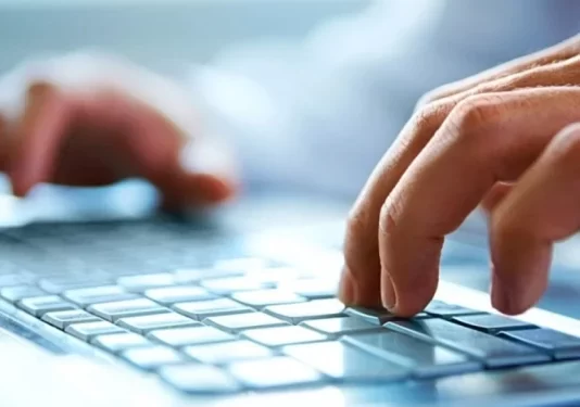 Aπίστευτη υπόθεση απάτης στα Γρεβενά-Επιτήδειοι προσποιήθηκαν στελέχη της ΑΑΔΕ και απέσπασαν…108.000 ευρώ από 25χρονη!